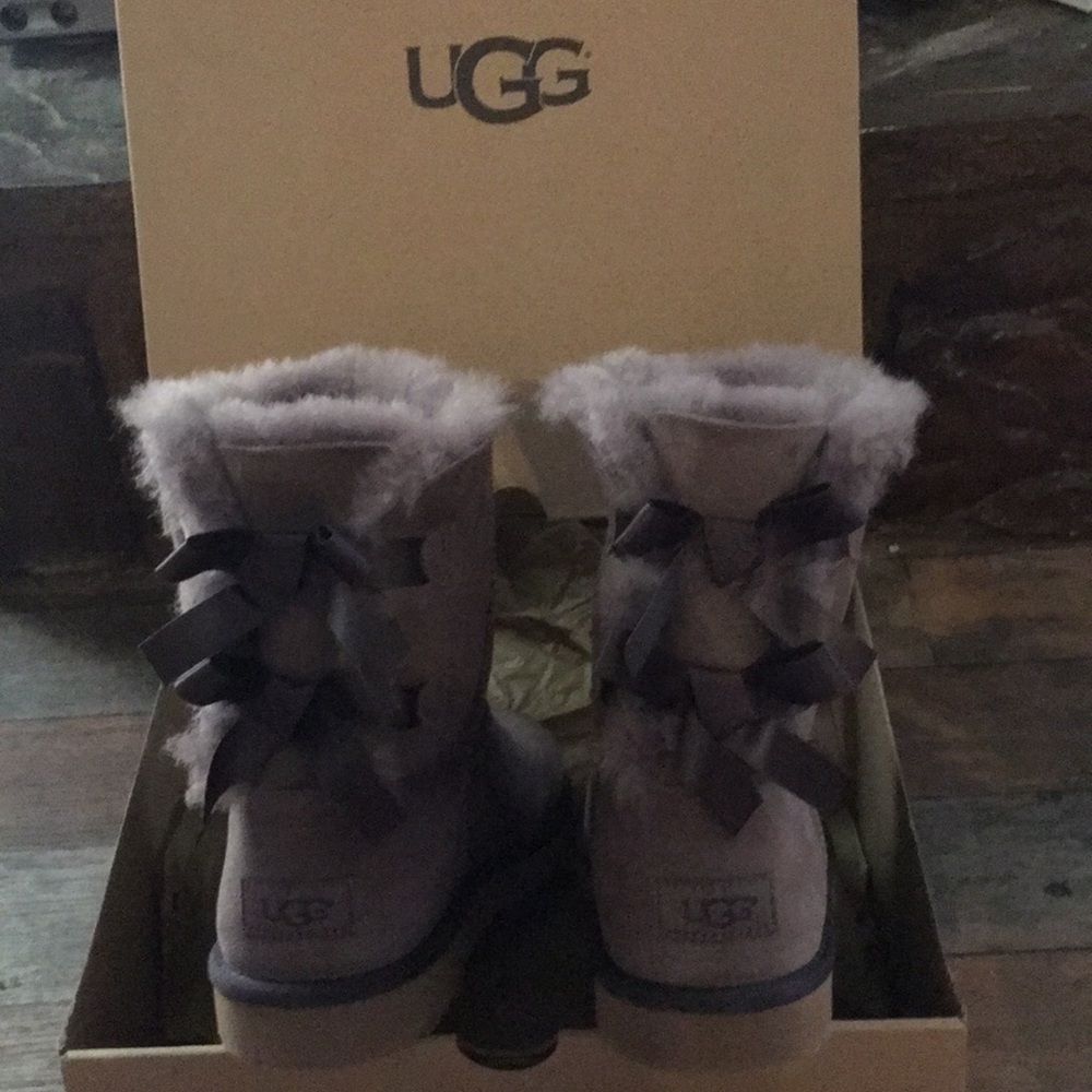 Ugg Bailey Bow 8M NWT